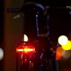 B&M Busch & Müller - Toplight Flat S - Feu Arrière Sur Pile -Promos Vtt Électriques Boutique bm toplight flat s pile 2 3840x2160