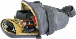 Evoc - Sacoche De Selle "Tour" 1L -Promos Vtt Électriques Boutique evoc sacoche de selle tour 1 l ouverte 3840x2160