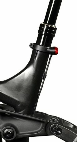 Lupine - Feu Arrière C14 Pour Vélo électrique (montage Sur Tige De Selle) -Promos Vtt Électriques Boutique lupine feu arriere c14 vae montage tige de selle detail 2 3840x2160