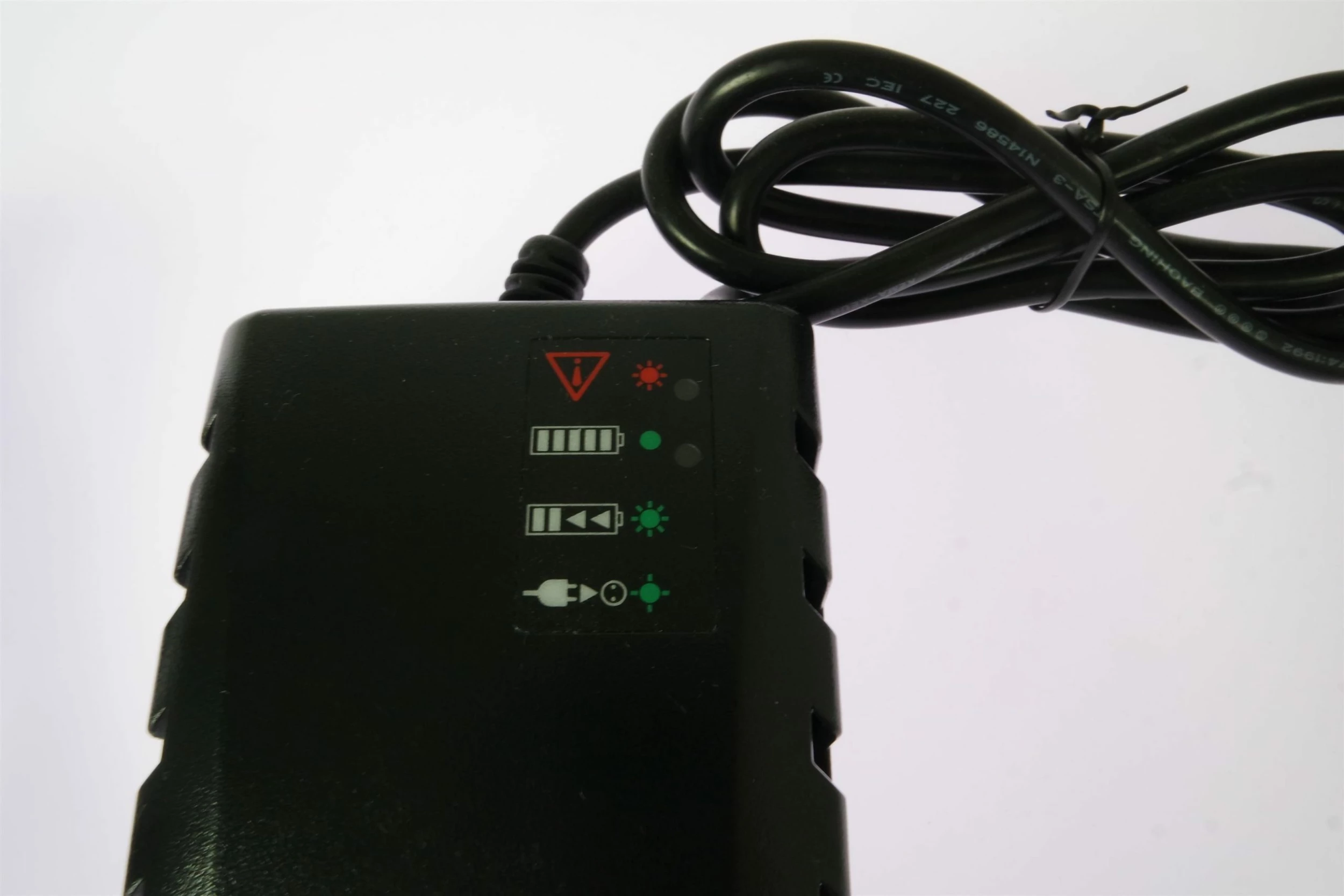 Panasonic Derby-Cycle / BMZ - Chargeur Rapide De Batterie 26V Avec Socle 3 Panasonic Derby-Cycle / BMZ - Chargeur Rapide De Batterie 26V Avec Socle – Image 3